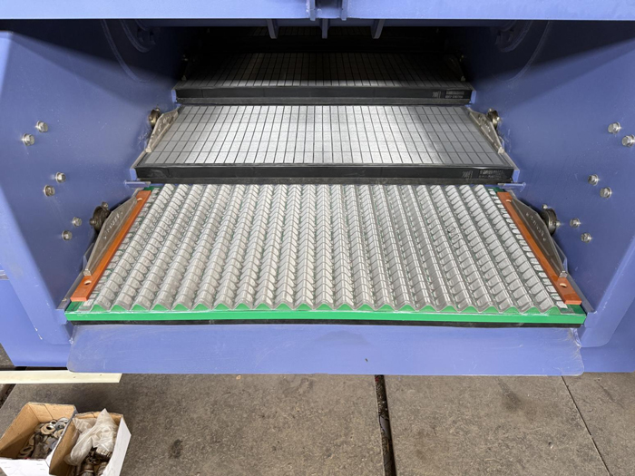 Steel-framed corrugated screens replace traditional flat screens, completely solving the problem of mud screening overload.